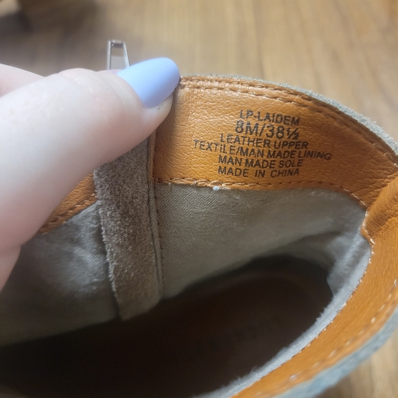 Shoes - Picture 2 of 2